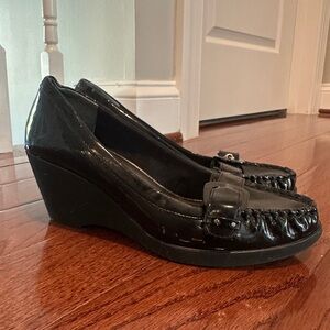 Vintage Bandolino Black Wedge Moccasins with Leather Finish